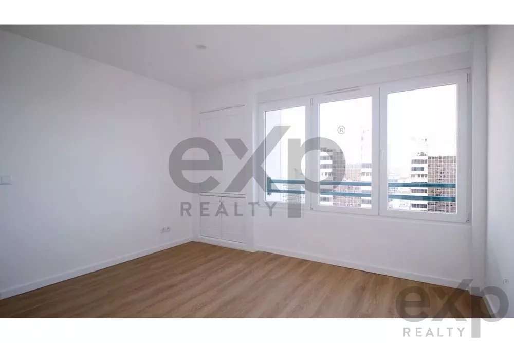 Apartamento remodelado com muita luz e conforto nas Avenidas Novas, Li - Grande imagem: 4/36