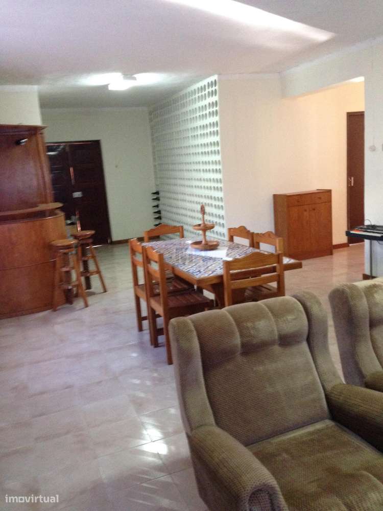 Moradia T3 com Garagem e Terreno em Almalaguês-15