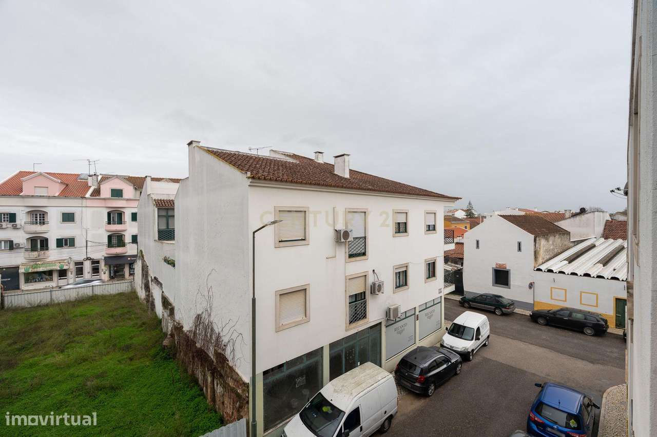 Apartamento T3 com áreas generosas-9