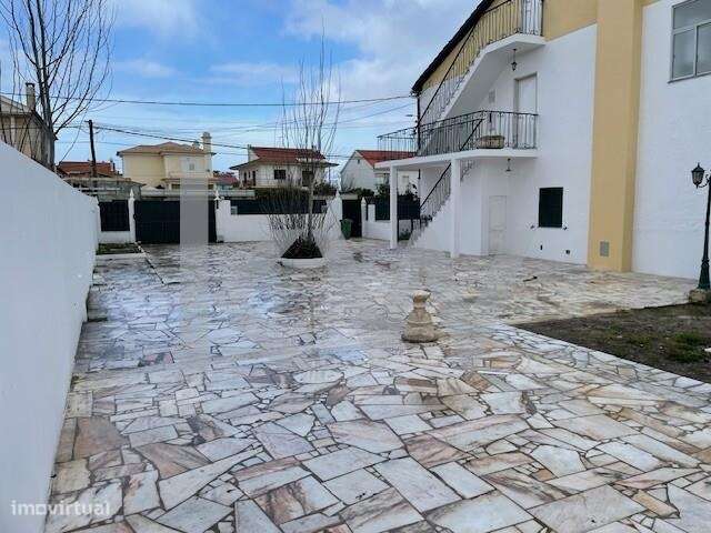 Excelente T4 Andar de Moradia em Fernão Ferro - Grande imagem: 5/30