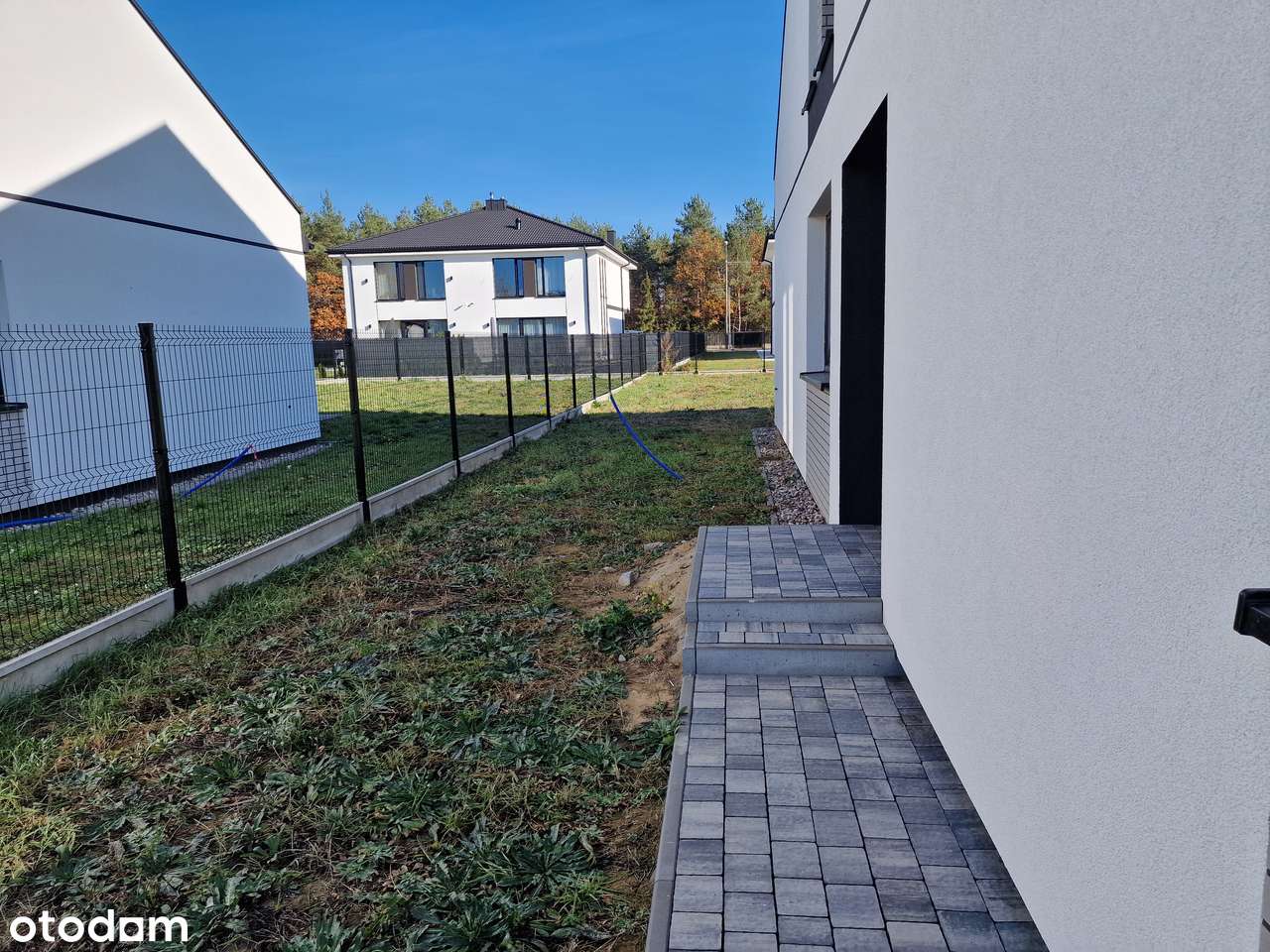 Nowoczesny Blizniak w Otulinie Lasu-9