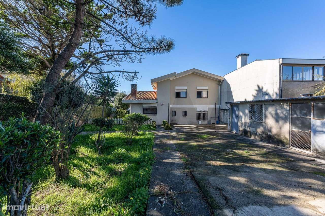 Moradia em Terreno de 1210 m2 - Arcozelo, Granja, Vila Nova de Gaia - Grande imagem: 4/47