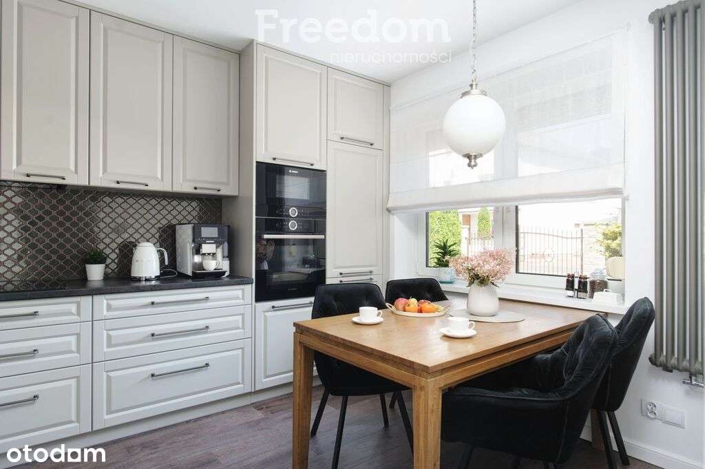 Nowoczesny i funkcjonalny dom z fotowoltaiką - Pełny obrazek: 1/20