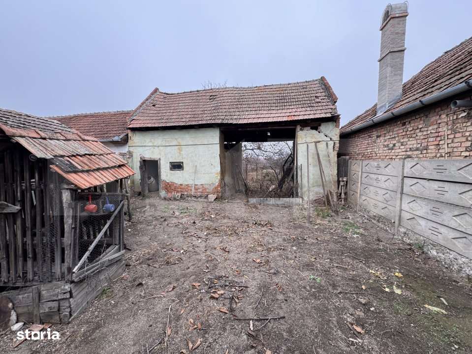 Oportunitate investitie: casa veche + teren 1.096 mp in Barabant, lang - Imagine principală: 4/7