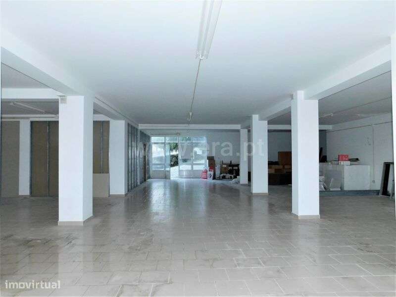 Garagem / Seia, Seia, São Romão e Lapa dos Dinheiros - Grande imagem: 5/7