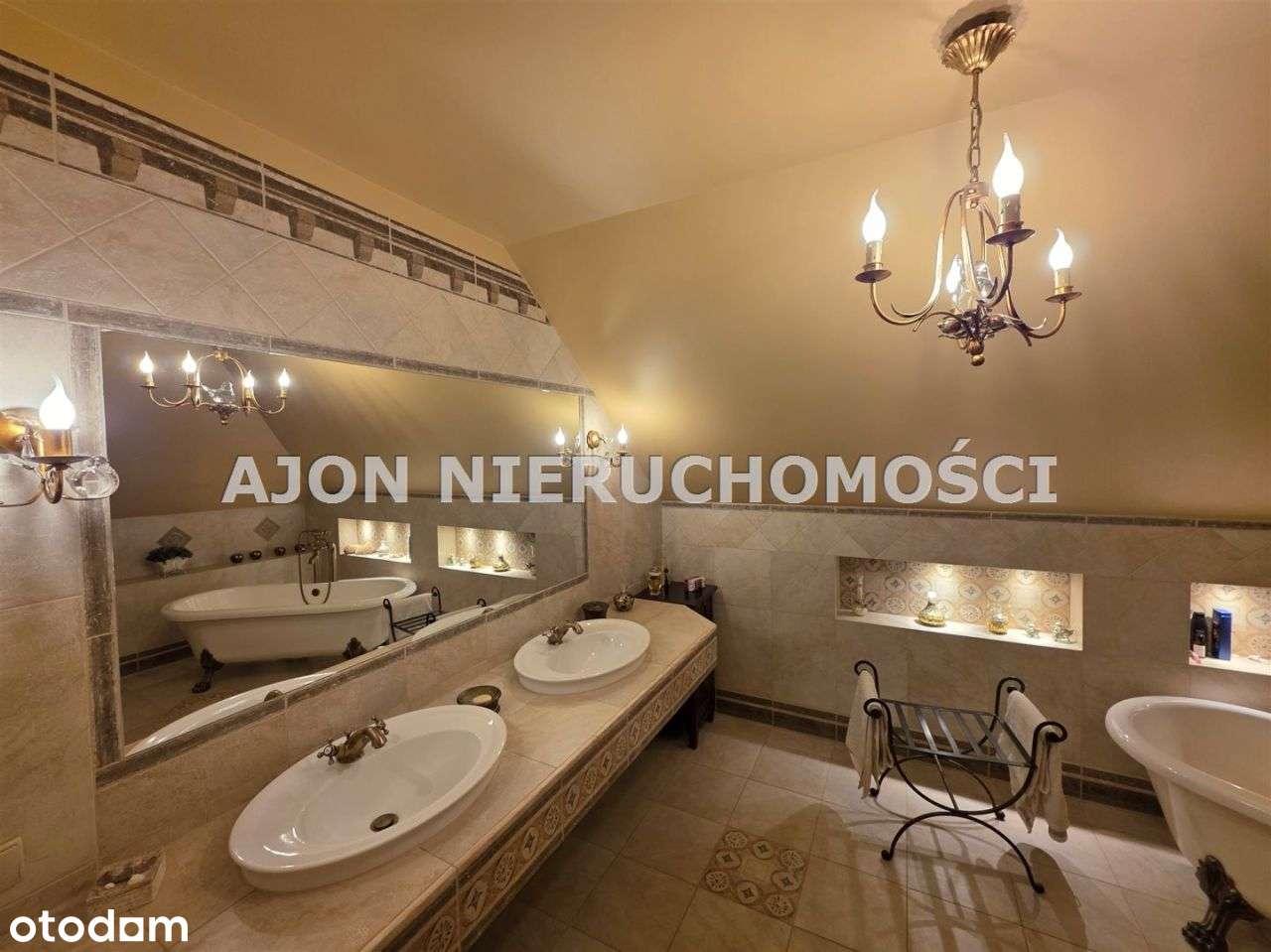 Willa z garażem, Czechowice Dziedzice ul. Zawiła-9