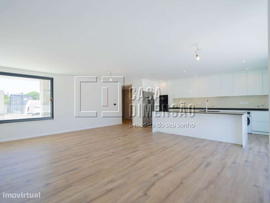 Moradia de Arquitectura Moderna de tipologia T3+1 em Oeiras com Pis...-8