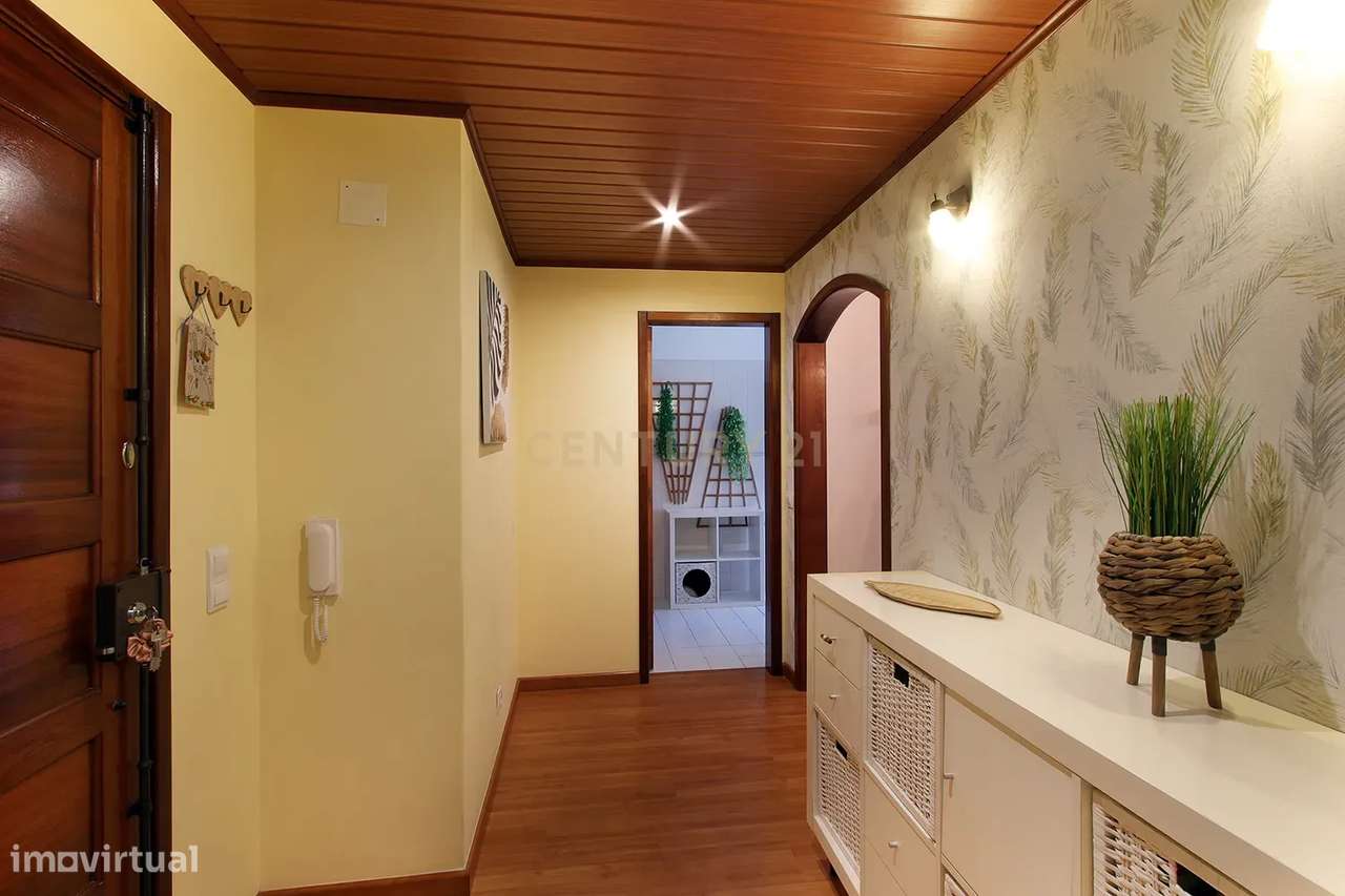 Mem Martins - Apartamento T1 transformado em T2 em zona tranquila.-4