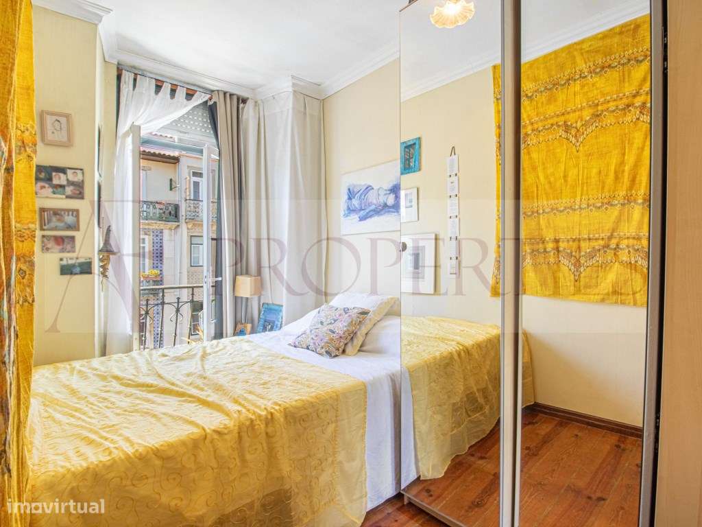 Apartamento T3 com charme lisboeta junto ao Marquês de Pombal-19