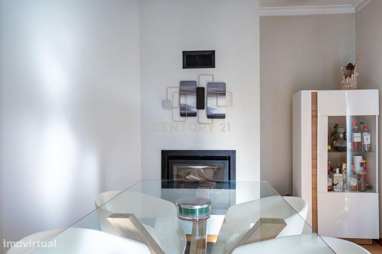 Excelente Apartamento T2 com elevador e garagem-6