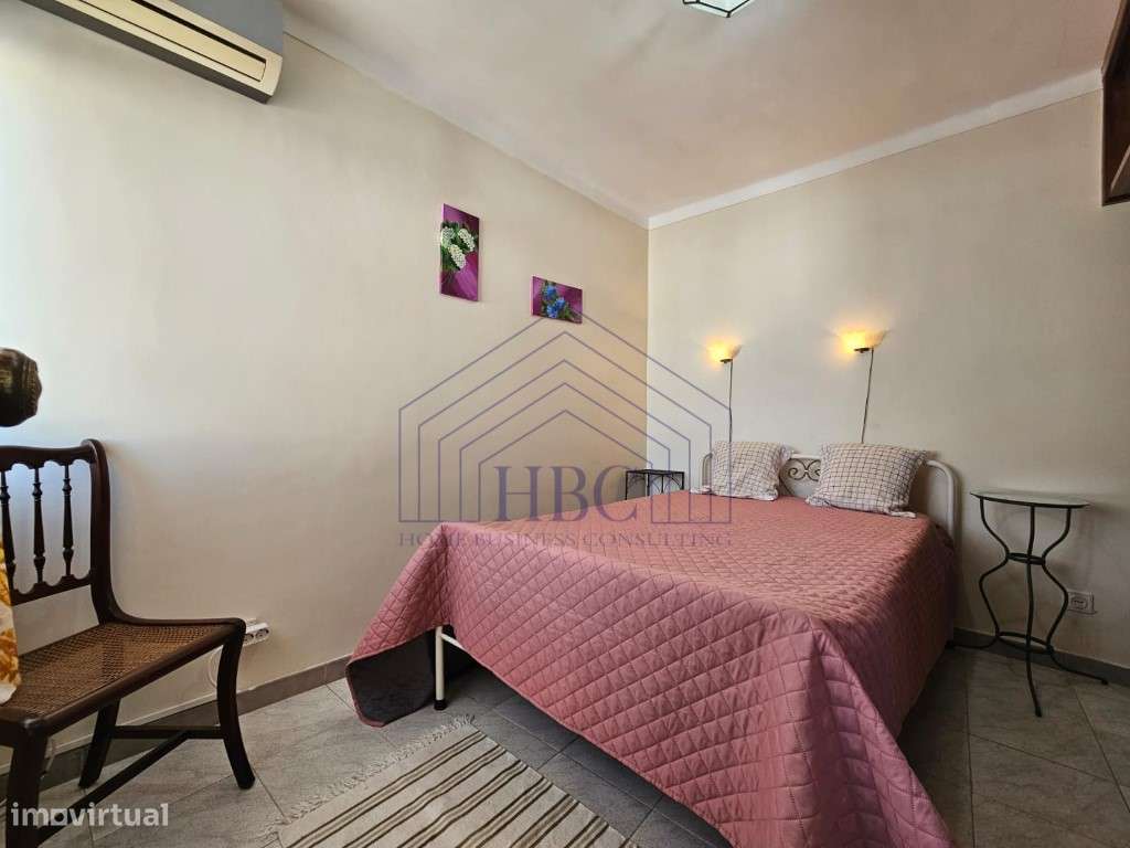 Moradia T3 de três andares no centro da Fuseta-15