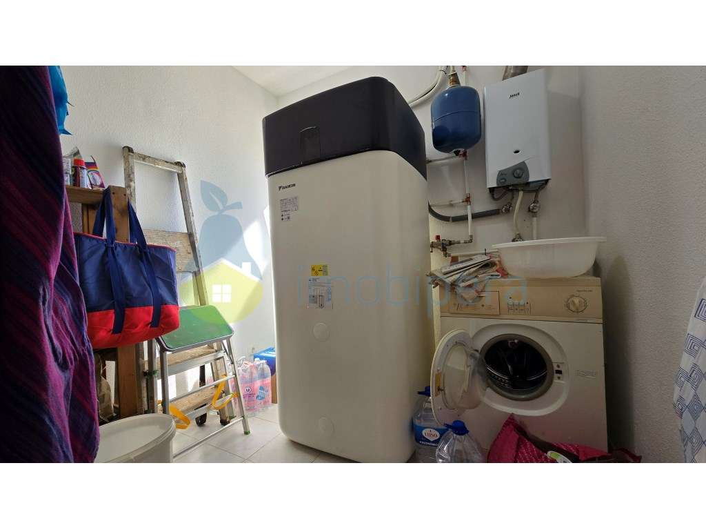 Moradia V4 com piscina e uma vista deslumbrante-21