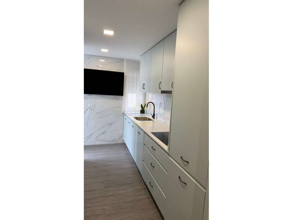 Apartamento T2 Totalmente Renovado com lugar de garagem a 100mt da ...-15