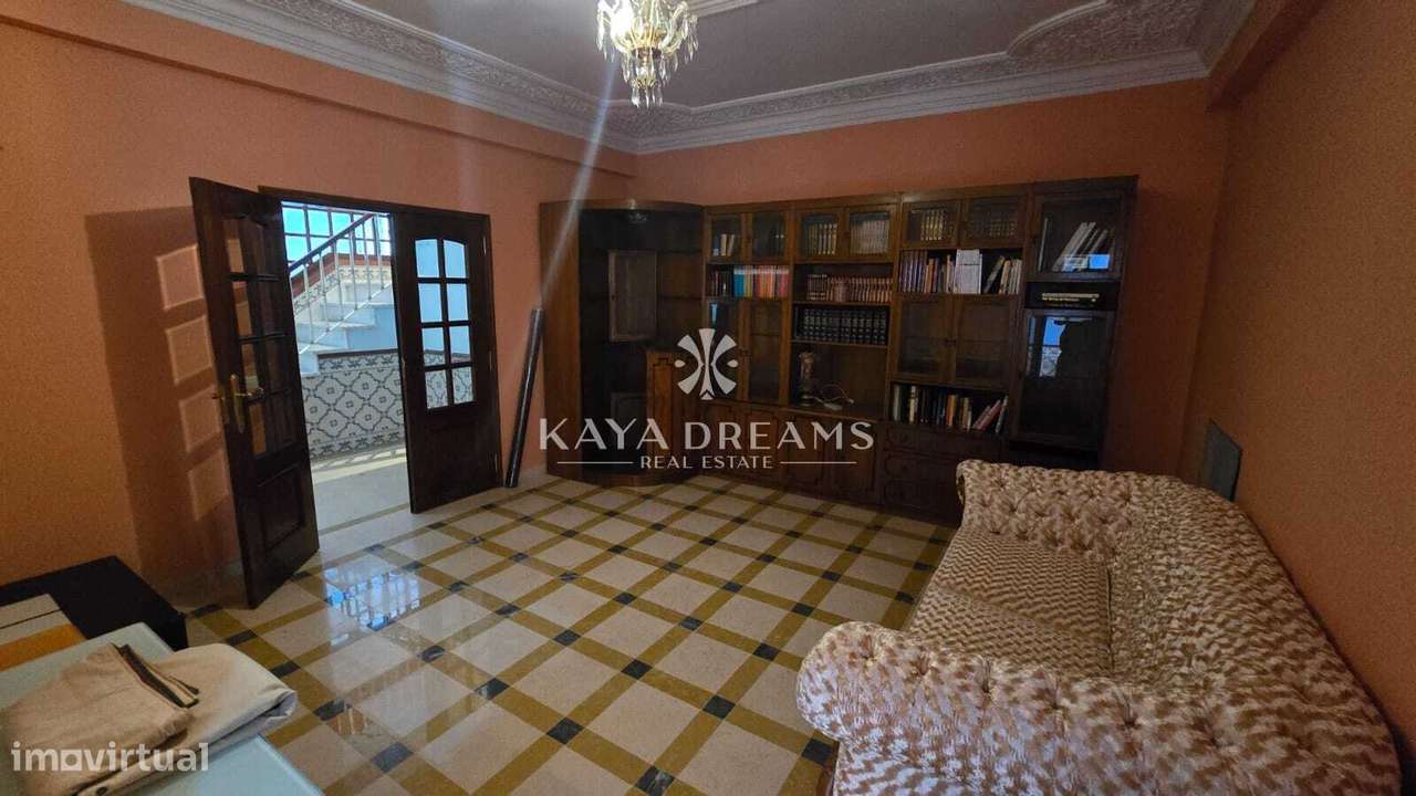 PRÉDIO COMPOSTO POR 4 PISOS EM EXCELENTE ESTADO, CAMARATE, LOURES-18