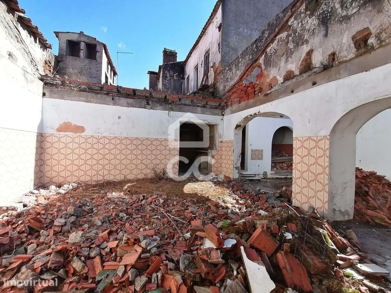 Oportunidade imperdível no centro da Vila do Bombarral.-6