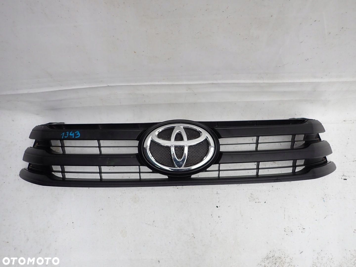 TOYOTA HILUX VIII 8 15-20 GRILL ATRAPA - 1