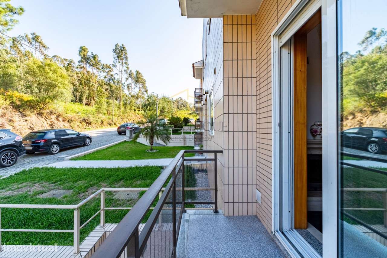 Apartamento T3 com Varanda e Garagem na cave para 2 carros em Fornos-8