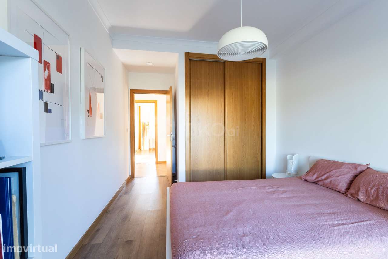 MORADIA T4 218M² EM TERRENO 1.044M² COM PISCINA EM CONDOMÍNIO GOLFE SA-33