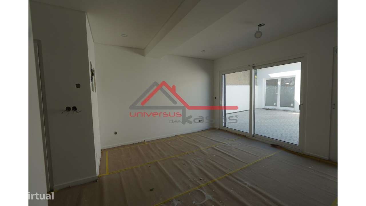 Moradia Geminada T3 em Alto Estanqueiro-5