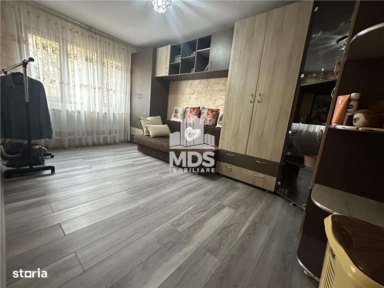 Decomandat la et 2\/4 mobilat complet linga piata Doina-5