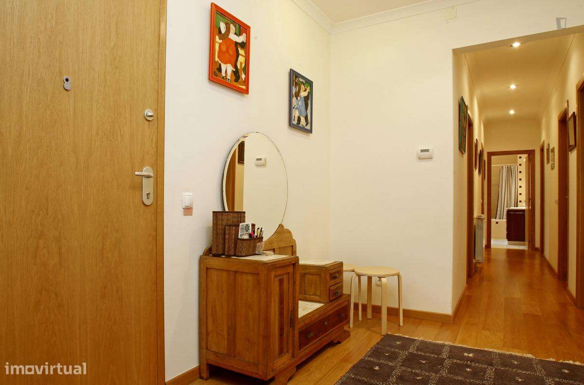 Quarto - localizado em Alameda Lisbon - Grande imagem: 3/9