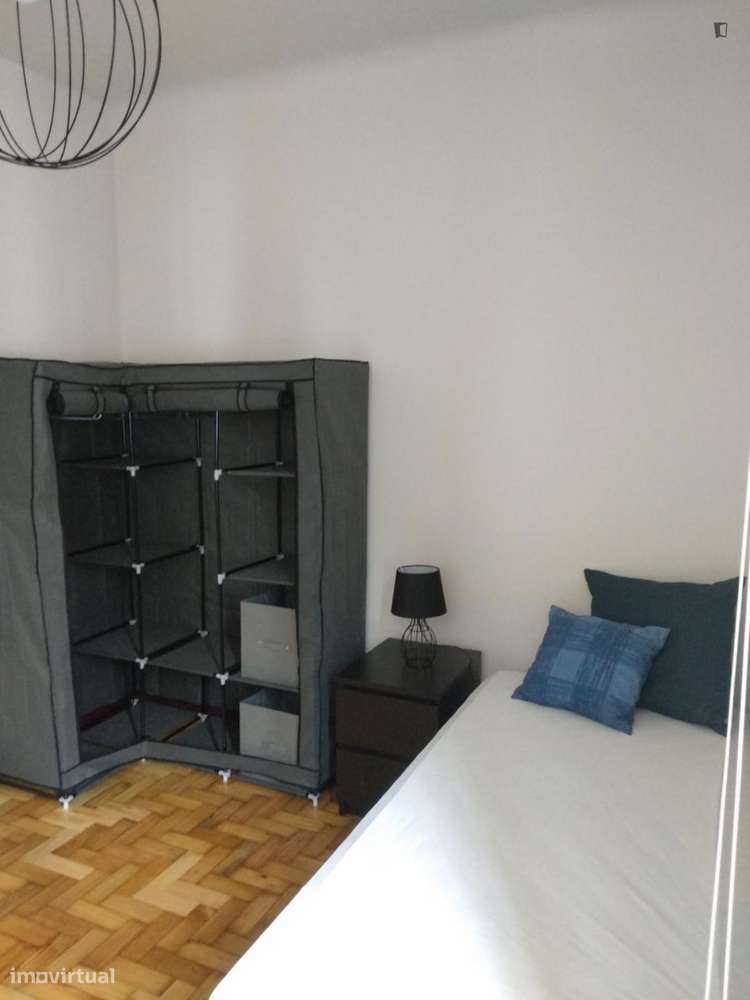 Quarto - localizado em Paranhos Porto - Grande imagem: 2/25