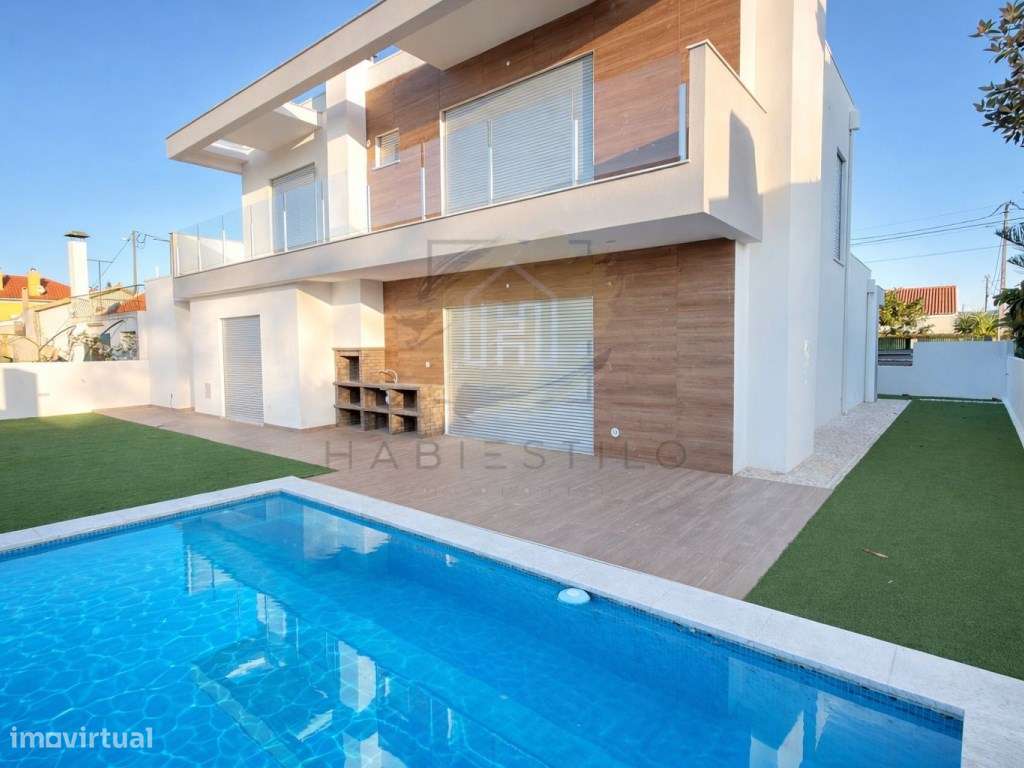 MORADIA T4 COM PISCINA EM AZEITÃO | OPORTUNIDADE A NÃO PERDER-0