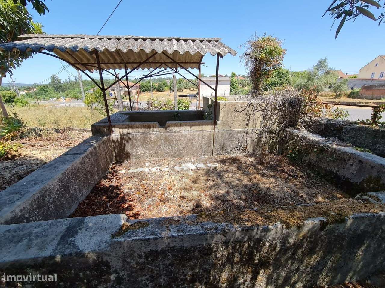 Moradia  com Terreno Urbano e Rústico  | 3.147 m2 |  Vimieiro, Santa C-28