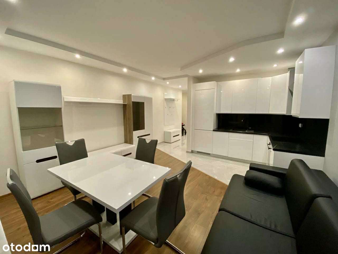 Na sprzedaż – 3-pokojowe mieszkanie z balkonem, ul. Marii Konopnickiej-0