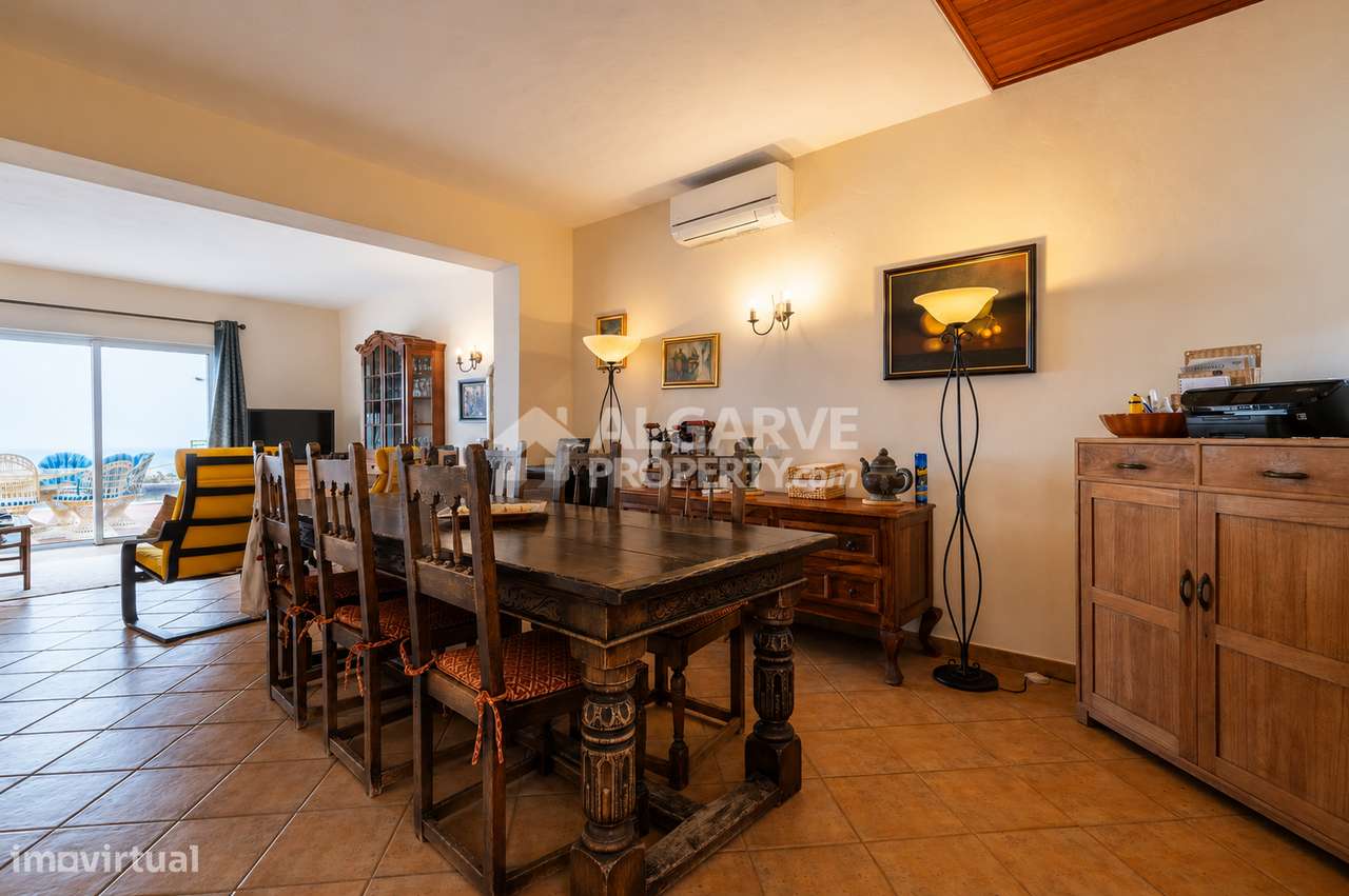 Moradia com Vistas Panorâmicas e Terreno em Estoi-16
