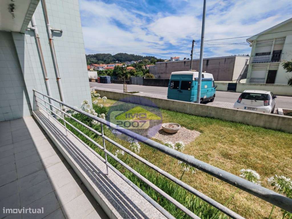Apartamento T2 com terraço em Canelas-29