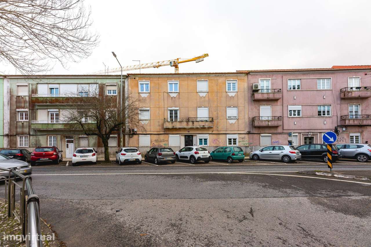 Apartamento T2 Renovado no Coração da Portela de Sintra-21