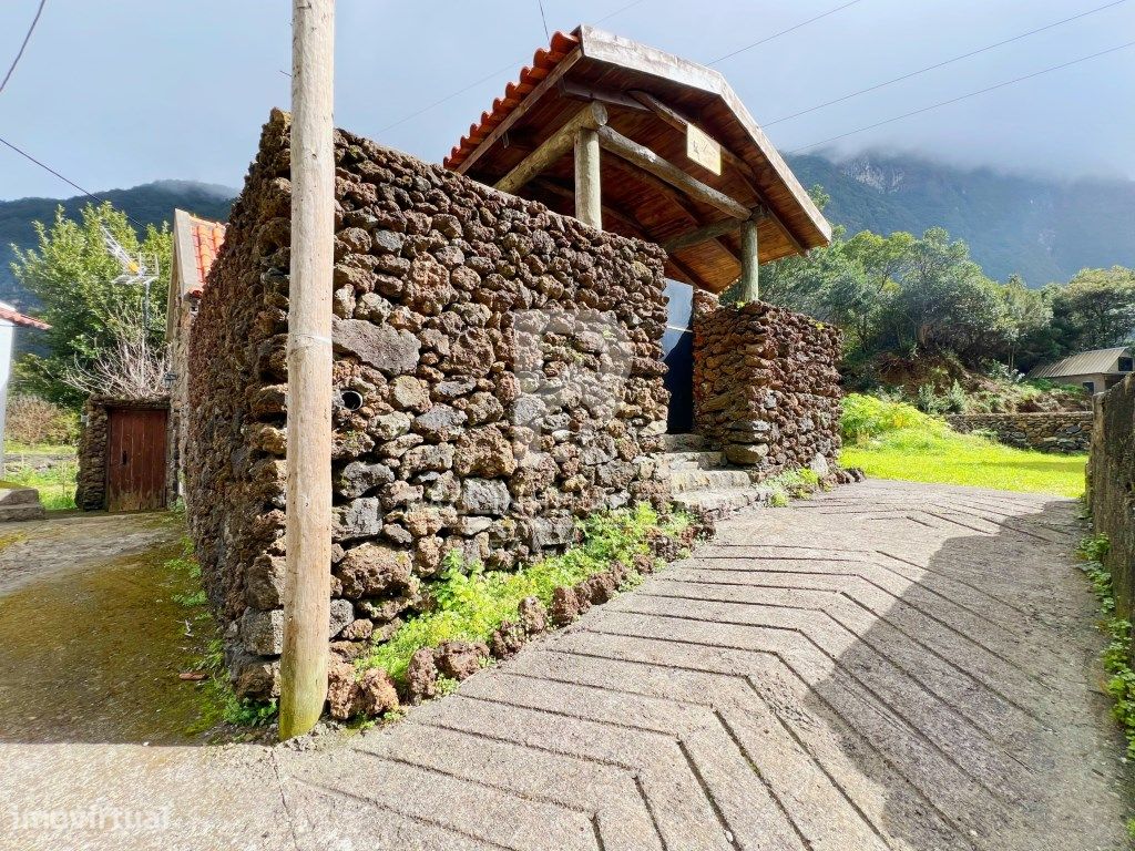 Charming Rustic Cottage in Chão da Ri...