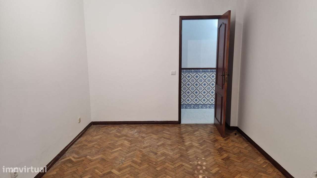 Excelente apartamento T2 Vale do Cobro-12
