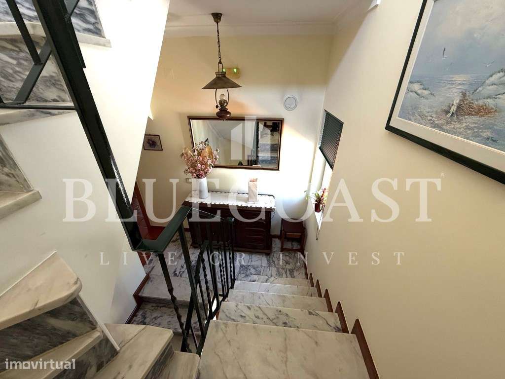 Moradia V4 com 3 Pisos - Espaço e Conforto-40