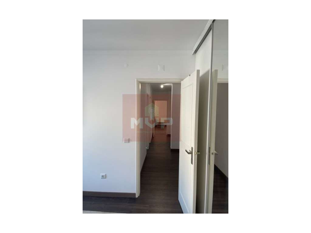 T3 renovado próximo do mercado de Faro-17