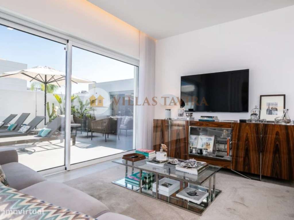 Moradia T3 de Luxo com Piscina, Vista Mar e Acabamentos Premium-11