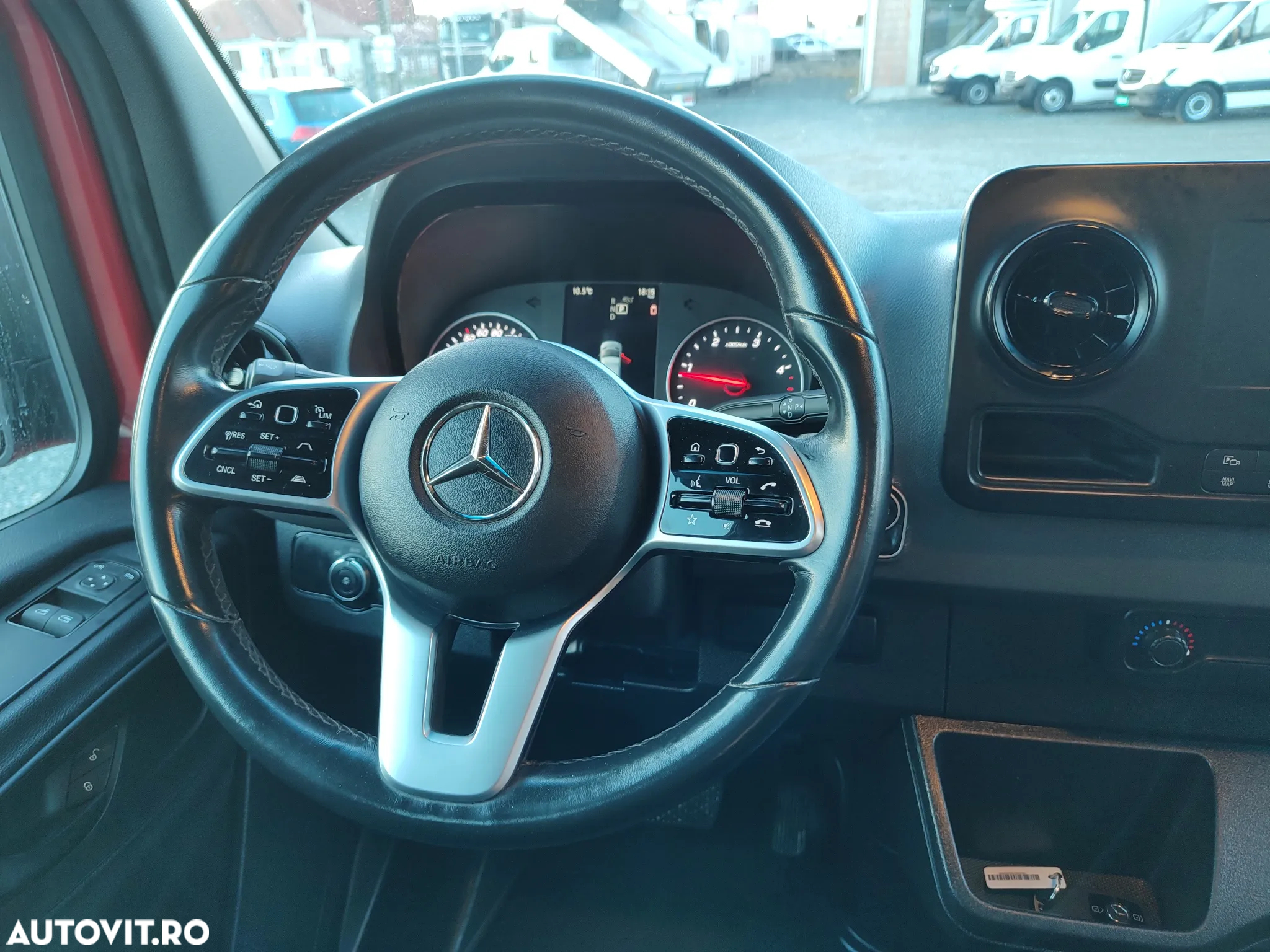 Mercedes-Benz Sprinter 7 loc. bena 2.7 m, automat 2019 - 19
