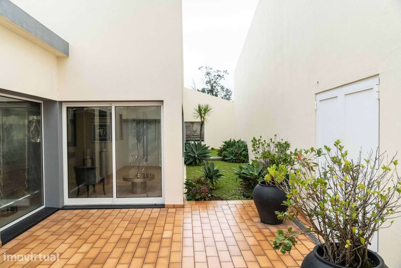 Luxuosa Moradia com 4 quartos localizada em Rosto do Cão - São Roque-42