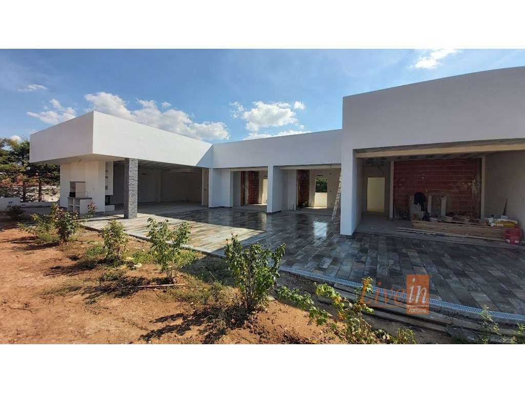 Quinta com Moradia T4 Isolada na Azueira em Mafra-15