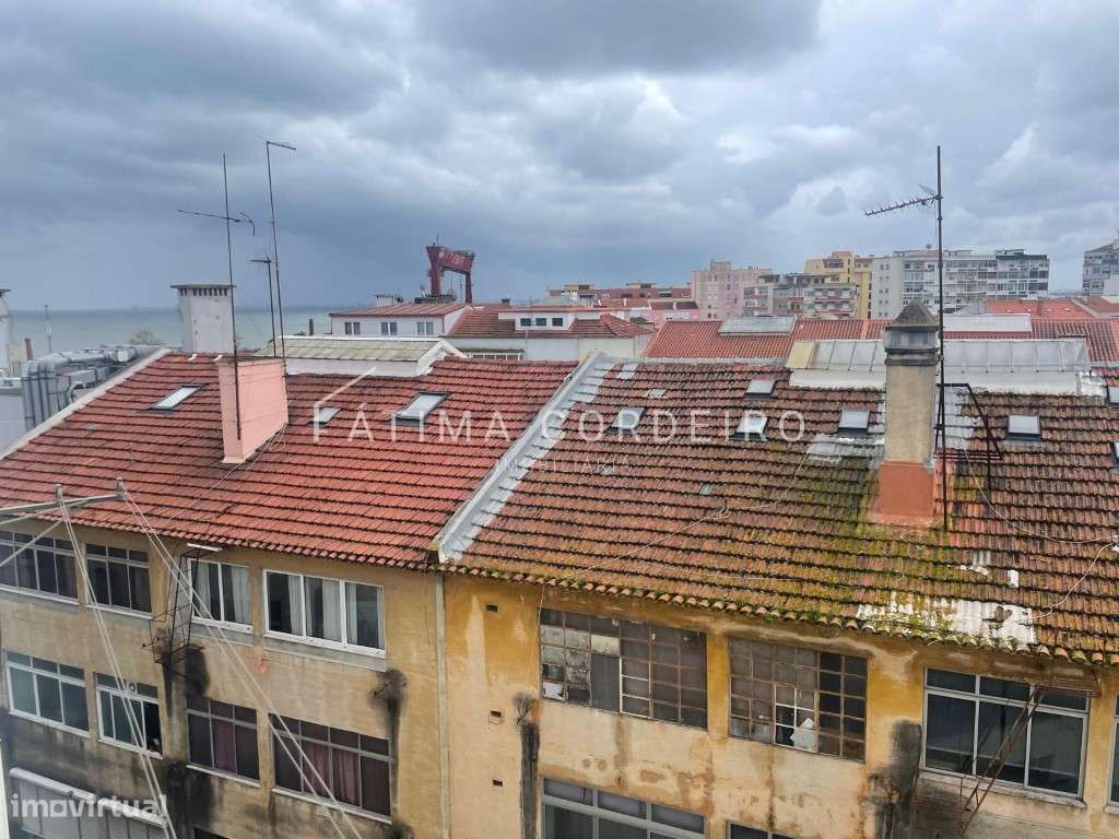 Apartamento T2 com terraço Praça Gil Vicente-9