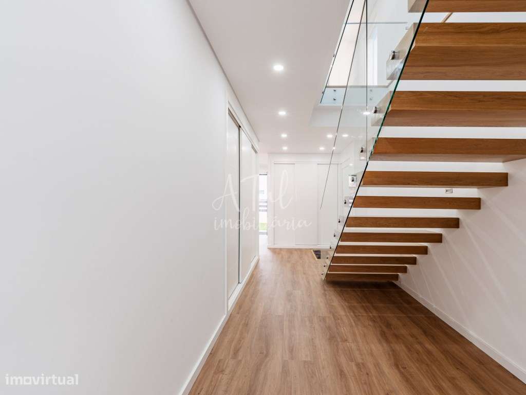 Moradia V4 com piscina em Azeitão-28