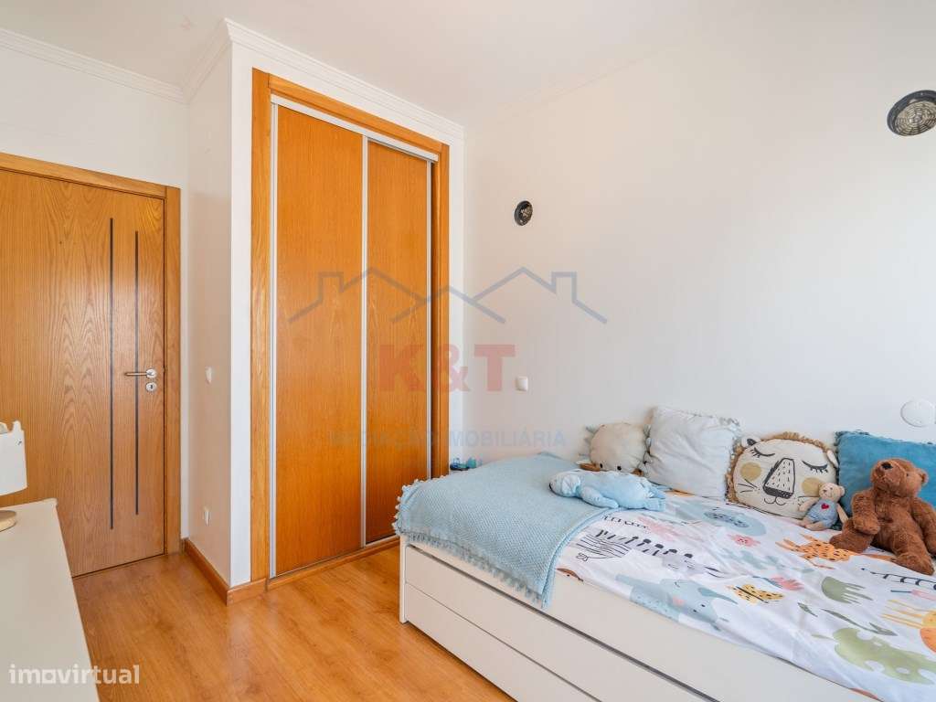 Apartamento T3 boas varandas com 2 lugares de garagem, bastante cen...-13