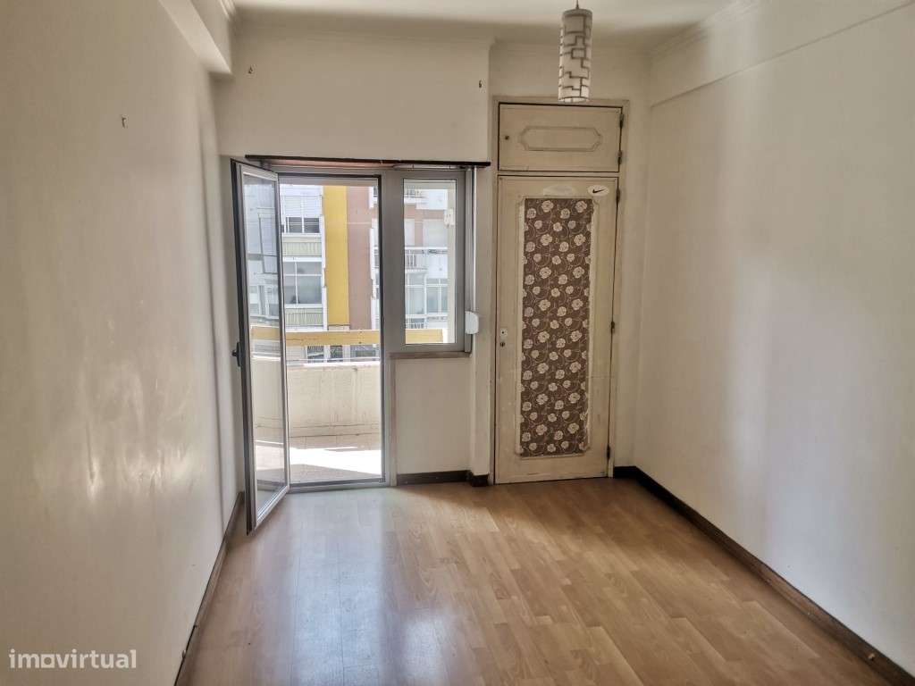 APARTAMENTO T2, OEIRAS-12