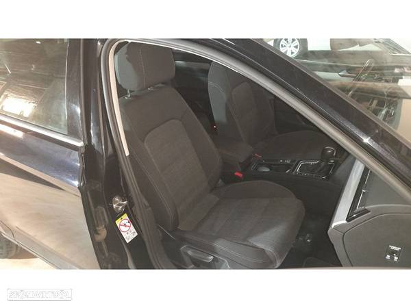 VW Passat Variant 2.0 TDi Business DSG - 14