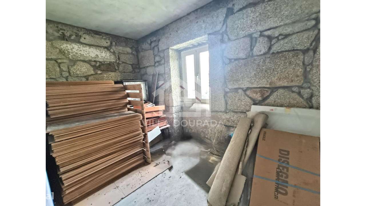 Oportunidade Única em Farves, Vouzela!-13