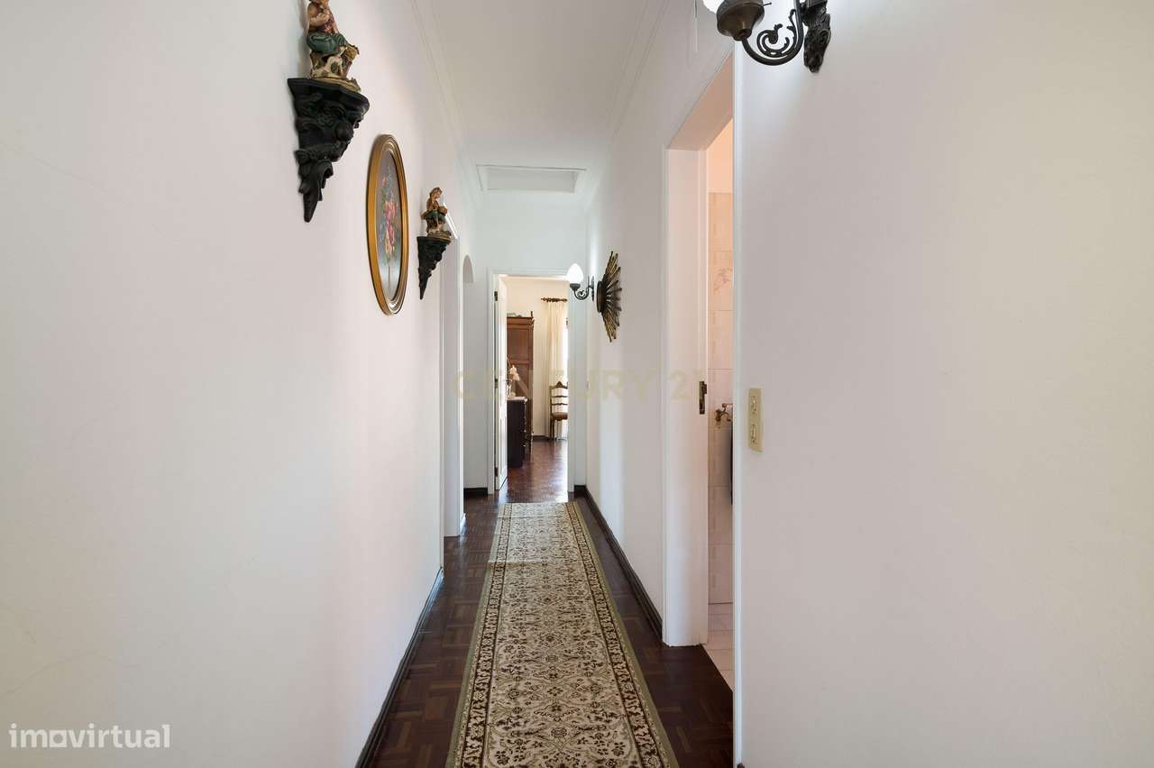 Moradia T4 com Anexo T2 Independente | 400 m² de Construção | Lote de-17