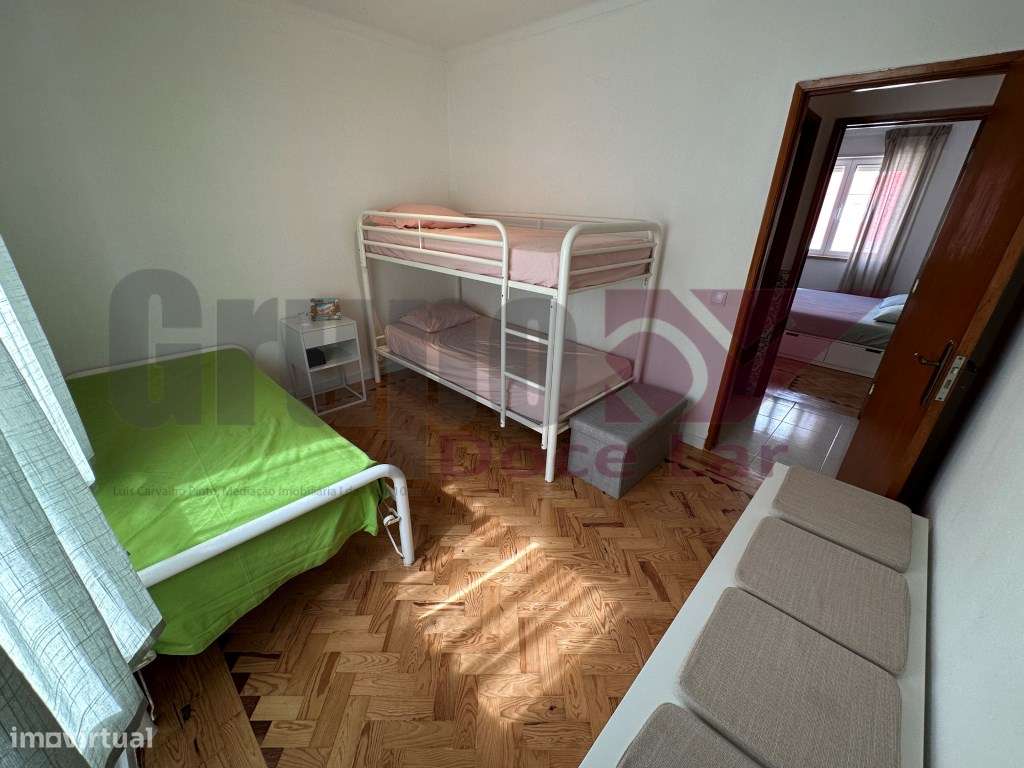 Apartamento T2+1 com Sótão a 350metros da praia de Sesimbra-17