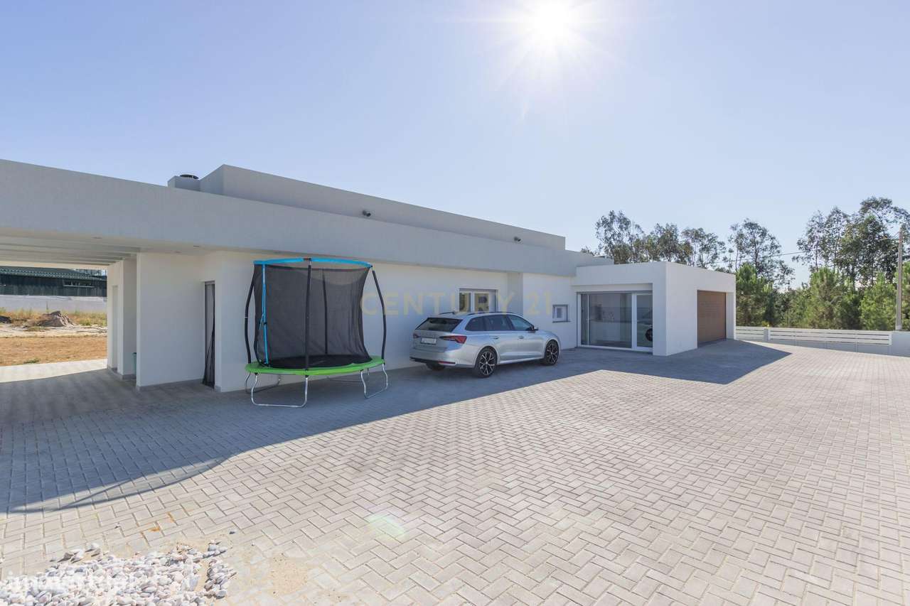 Vila Alegre / Fernão Ferro - Luxuosa moradia isolada térrea de 4 assoa-27