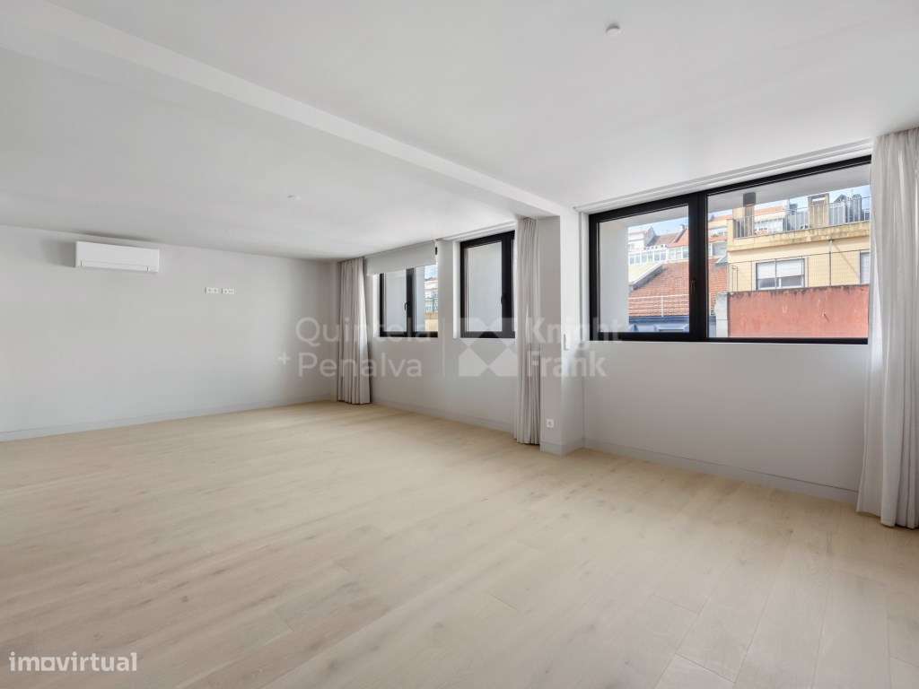 Apartamento T2 com estacionamento à venda nas Avenidas Novas-5